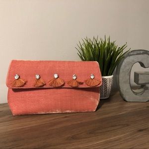 sabyaensacarhi velvet clutch